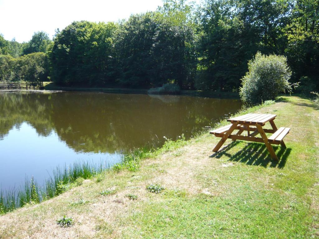 Lakeside Bed And Breakfast Payzac  Экстерьер фото